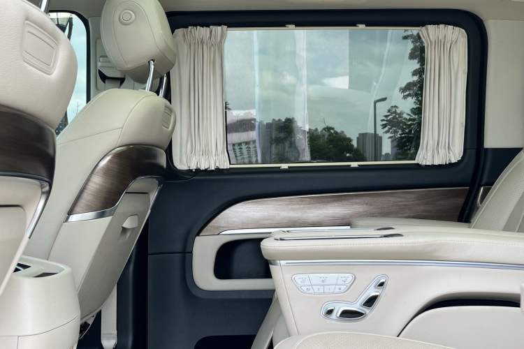 Used Mercedes-Benz V-Class 2021 V 260 L Long Wheelbase Prestige Edition Interior 6