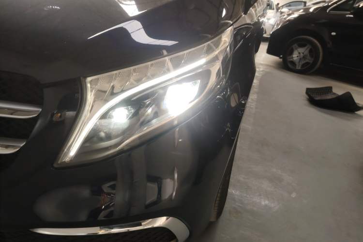 Used Mercedes-Benz V-Class 2021 V 260 Avantgarde Edition Left Front Headlight