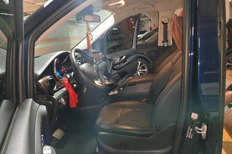 Used Mercedes-Benz V-Class 2021 V 260 Avantgarde Edition Left Front Seat