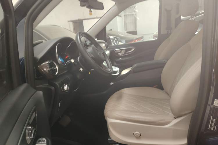 Used Mercedes-Benz V-Class 2021 V 260 Avantgarde Edition Left Front Seat