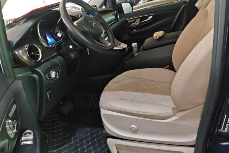 Used Mercedes-Benz V-Class 2021 V 260 Avantgarde Edition Left Front Seat