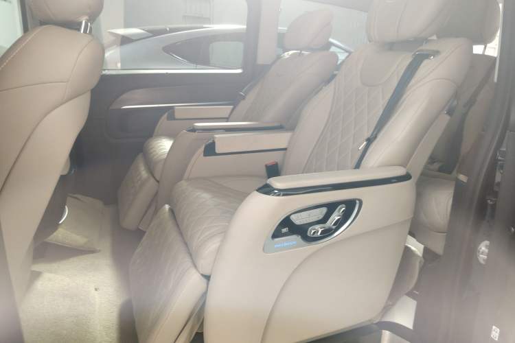 Used Mercedes-Benz V-Class 2021 V 260 Avantgarde Edition Left Rear Seat