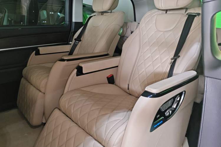 Used Mercedes-Benz V-Class 2021 V 260 Avantgarde Edition Left Rear Seat