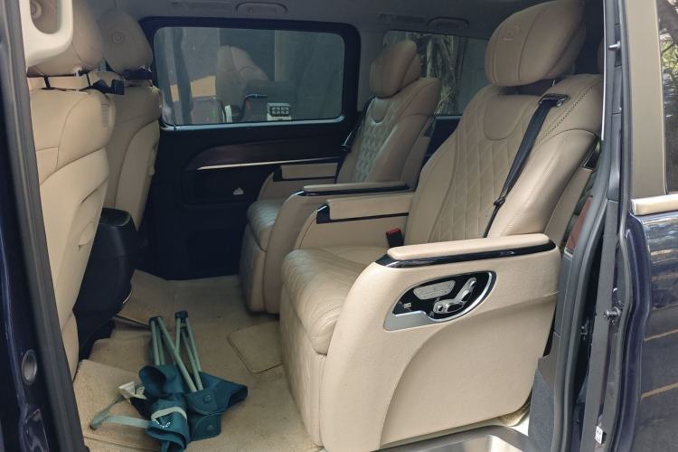 Used Mercedes-Benz V-Class 2021 V 260 Avantgarde Edition Left Rear Seat