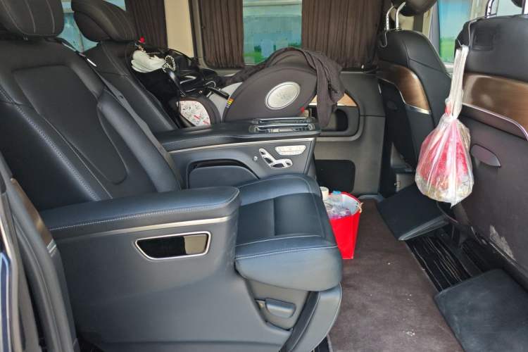 Used Mercedes-Benz V-Class 2021 V 260 L Long-wheelbase Luxury Edition Left Rear Seat