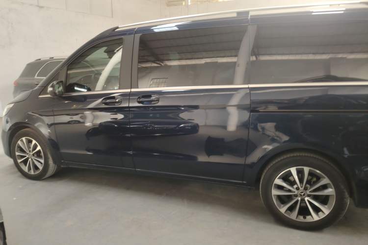Used Mercedes-Benz V-Class 2021 V 260 Avantgarde Edition Left Side