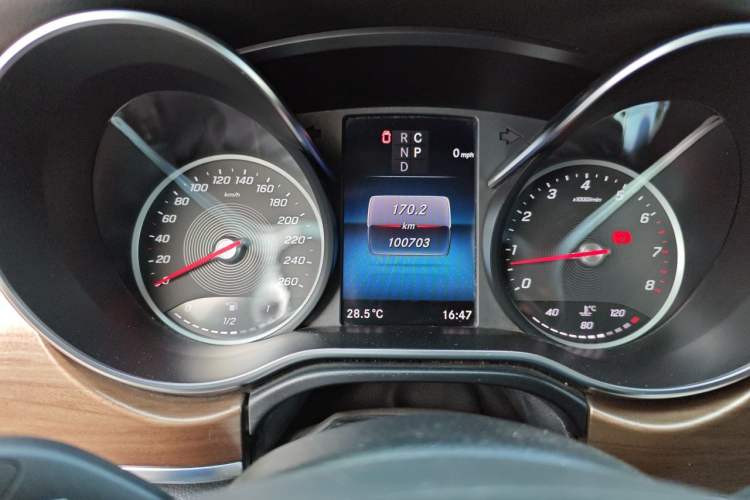 Used Mercedes-Benz V-Class 2021 V 260 L Long-wheelbase Luxury Edition Odometer Close Up