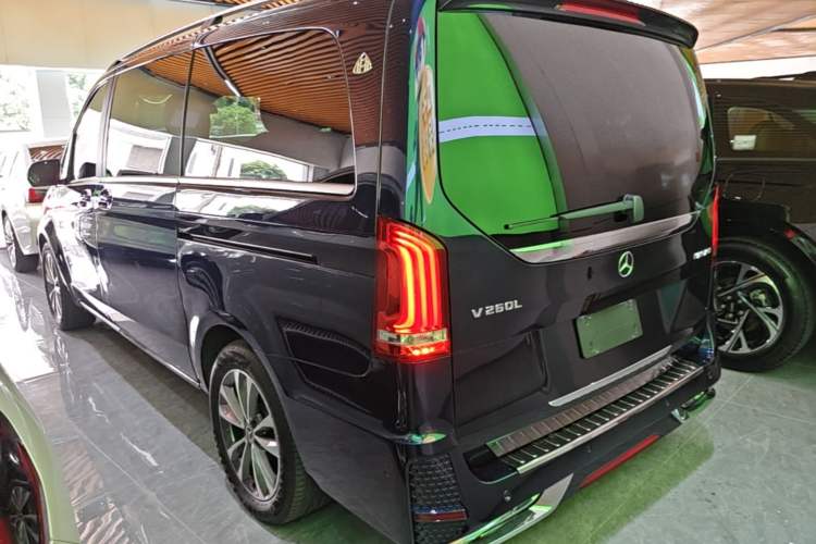 Used Mercedes-Benz V-Class 2021 V 260 Avantgarde Edition Rear Left 45 Deg