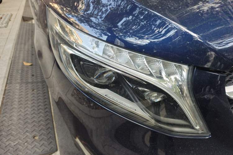 Used Mercedes-Benz V-Class 2021 V 260 Avantgarde Edition Right Front Headlight