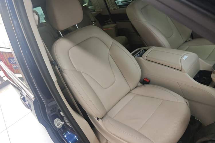 Used Mercedes-Benz V-Class 2021 V 260 L Long Wheelbase Prestige Edition Right Front Seat