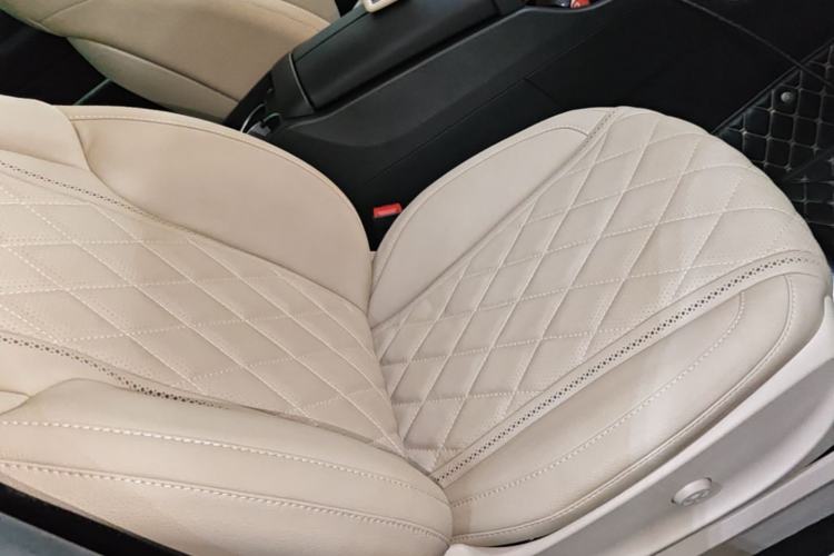 Used Mercedes-Benz V-Class 2021 V 260 Avantgarde Edition Right Front Seat