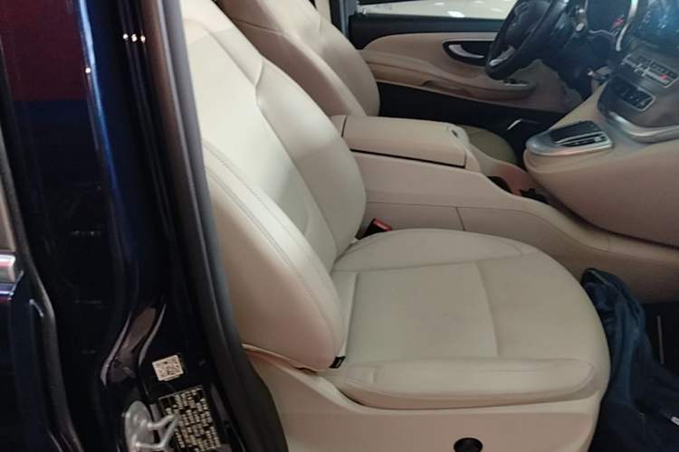 Used Mercedes-Benz V-Class 2021 V 260 L Long Wheelbase Prestige Edition Right Front Seat
