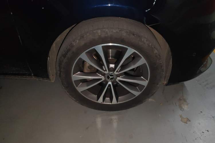 Used Mercedes-Benz V-Class 2021 V 260 Avantgarde Edition Right Front Wheel Hub