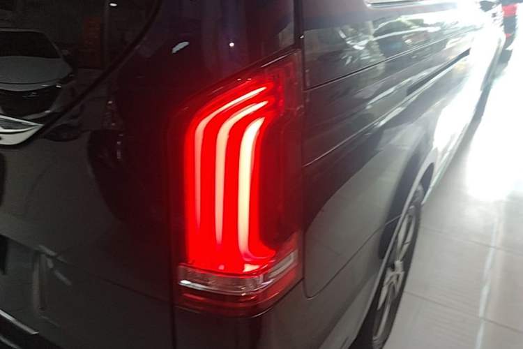 Used Mercedes-Benz V-Class 2021 V 260 L Long Wheelbase Prestige Edition Right Rear Taillight