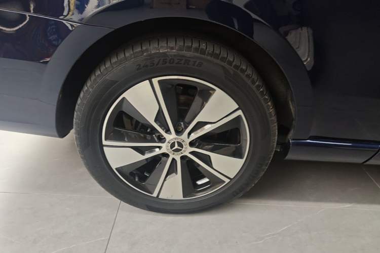 Used Mercedes-Benz V-Class 2021 V 260 L Long Wheelbase Prestige Edition Right Rear Wheel Hub