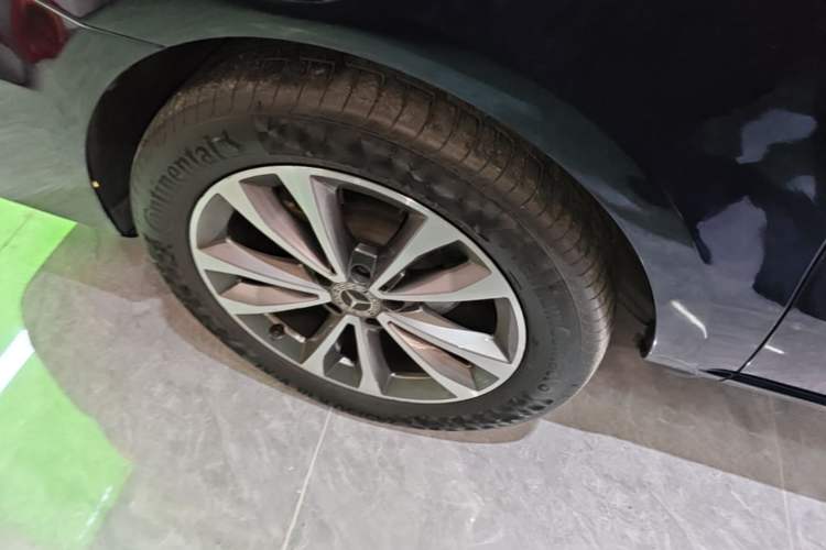 Used Mercedes-Benz V-Class 2021 V 260 Avantgarde Edition Right Rear Wheel Hub