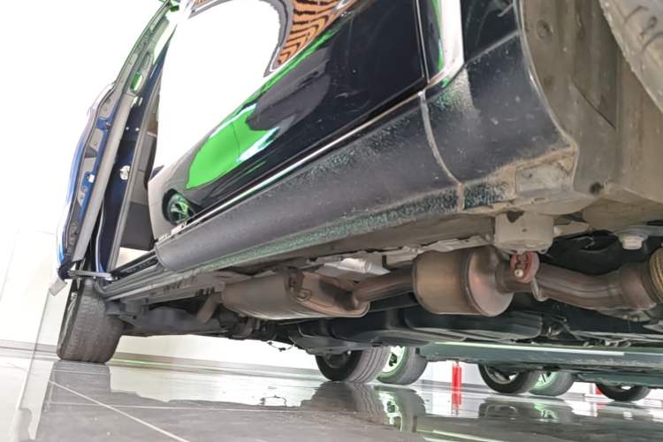 Used Mercedes-Benz V-Class 2021 V 260 Avantgarde Edition Right Side Sill