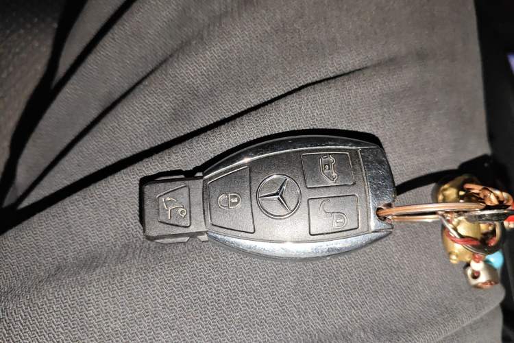 Used Mercedes-Benz V-Class 2021 V 260 Avantgarde Edition Vehicle Key