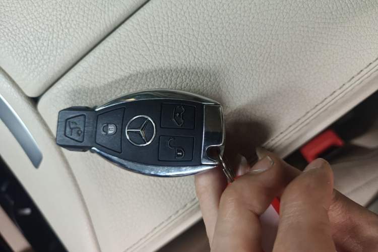 Used Mercedes-Benz V-Class 2021 V 260 L Long Wheelbase Prestige Edition Vehicle Key