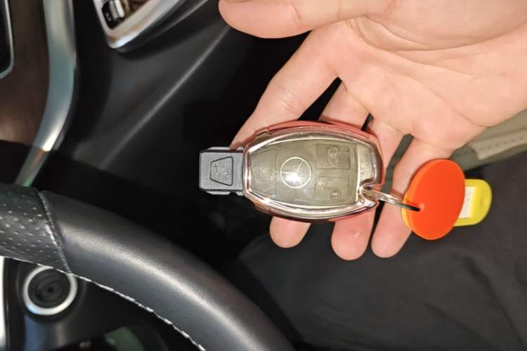 Used Mercedes-Benz V-Class 2021 V 260 Avantgarde Edition Vehicle Key