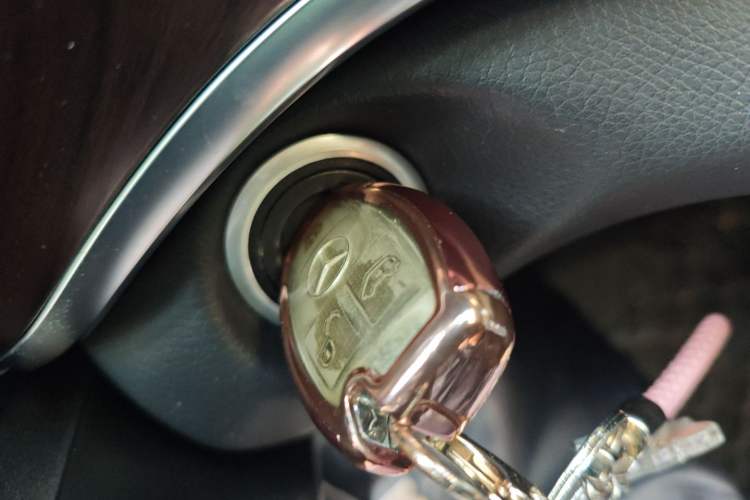 Used Mercedes-Benz V-Class 2021 V 260 Avantgarde Edition Vehicle Key