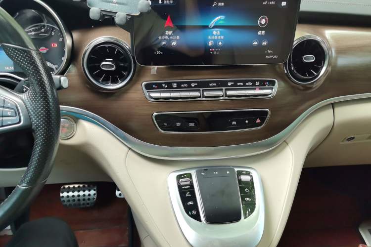 Used Mercedes-Benz V-Class 2021 V 260 L Long Wheelbase Prestige Edition Audio And AC Panel
