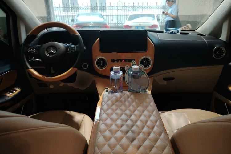 Used Mercedes-Benz V-Class  Center Console