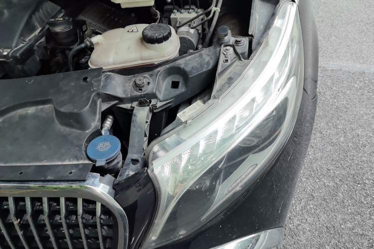 Used Mercedes-Benz V-Class 2021 V 260 L Long Wheelbase Prestige Edition Engine Bay Left