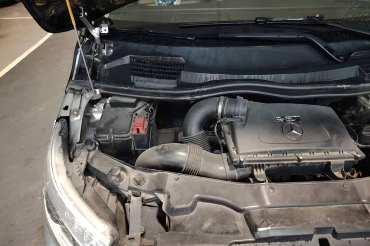 Used Mercedes-Benz V-Class  Engine Bay Right