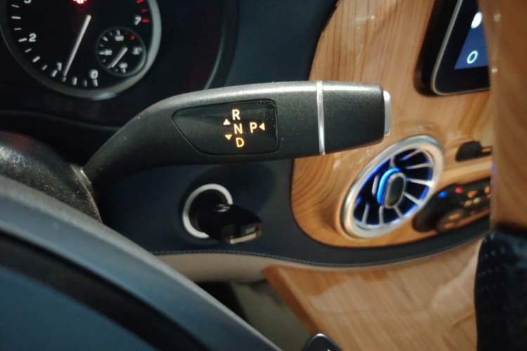 Used Mercedes-Benz V-Class  Gear Lever