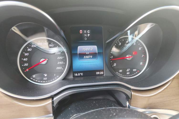 Used Mercedes-Benz V-Class 2021 V 260 L Long Wheelbase Prestige Edition Odometer Close Up