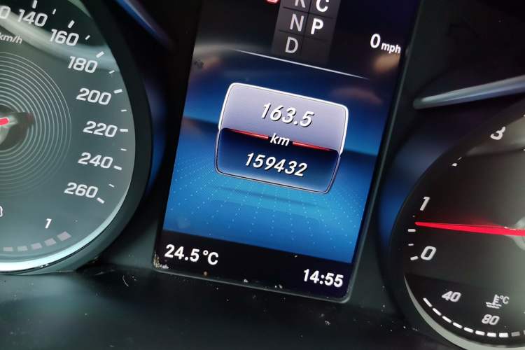 Used Mercedes-Benz V-Class 2021 V 260 L Long Wheelbase Prestige Edition Odometer Close Up