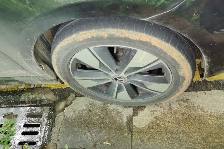Used Mercedes-Benz V-Class 2021 V 260 L Long Wheelbase Prestige Edition Right Front Wheel Hub