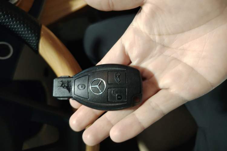 Used Mercedes-Benz V-Class  Vehicle Key