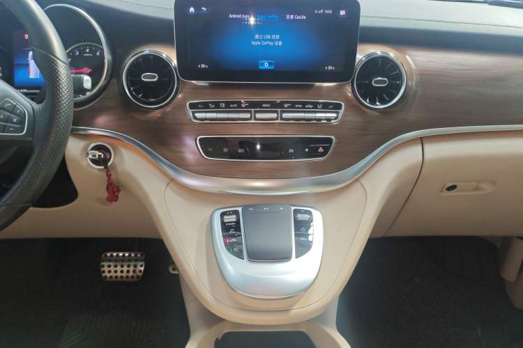 Used Mercedes-Benz V-Class 2021 V 260 Prestige Edition Audio And AC Panel