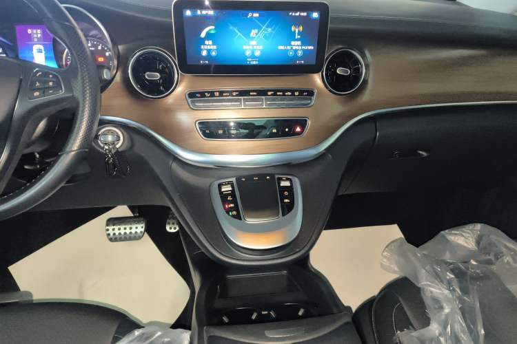 Used Mercedes-Benz V-Class 2021 V 260 L Long Wheelbase Prestige Edition Audio And AC Panel
