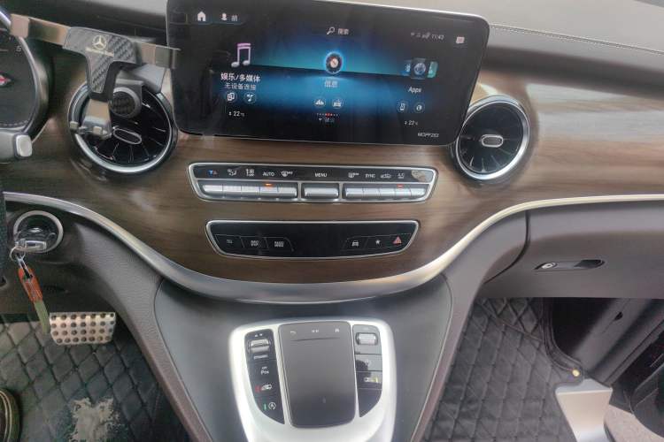 Used Mercedes-Benz V-Class 2021 V 260 L Long-wheelbase Luxury Edition Audio And AC Panel