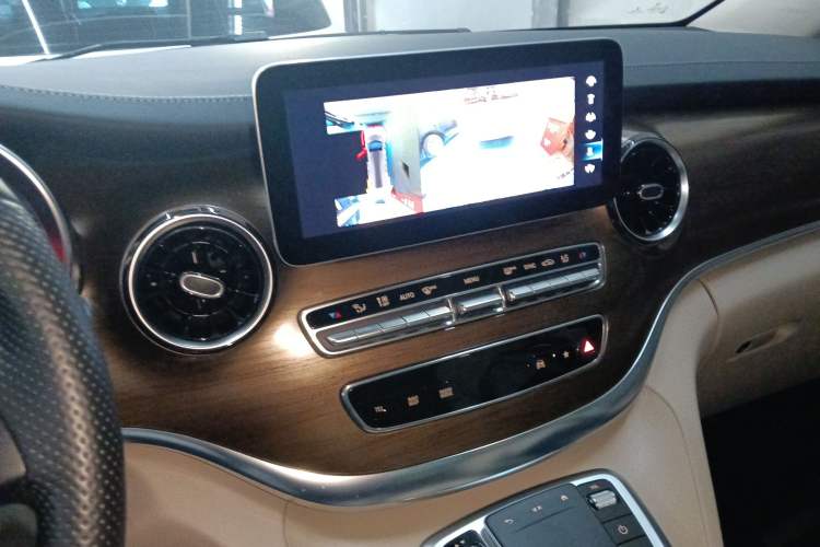 Used Mercedes-Benz V-Class 2021 V 260 L Long-wheelbase Luxury Edition Audio And AC Panel