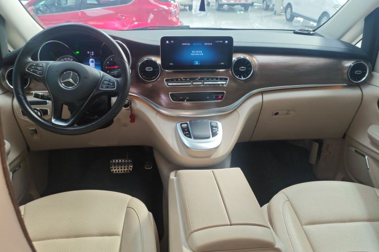 Used Mercedes-Benz V-Class 2021 V 260 Prestige Edition Center Console