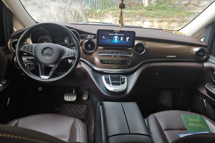 Used Mercedes-Benz V-Class 2021 V 260 L Long-wheelbase Luxury Edition Center Console