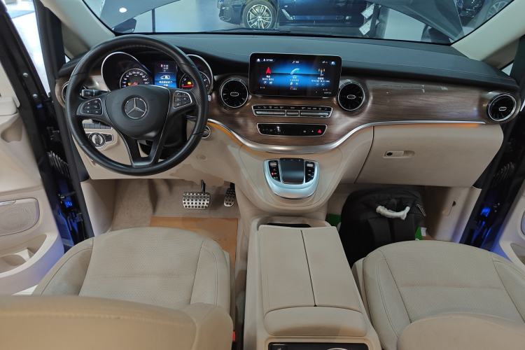 Used Mercedes-Benz V-Class 2021 V 260 Prestige Edition Center Console