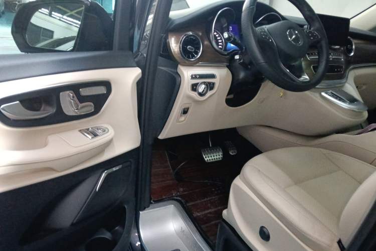 Used Mercedes-Benz V-Class 2021 V 260 L Long-wheelbase Luxury Edition Driver Seat