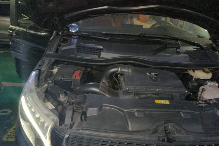 Used Mercedes-Benz V-Class 2021 V 260 L Long-wheelbase Luxury Edition Engine Bay Right