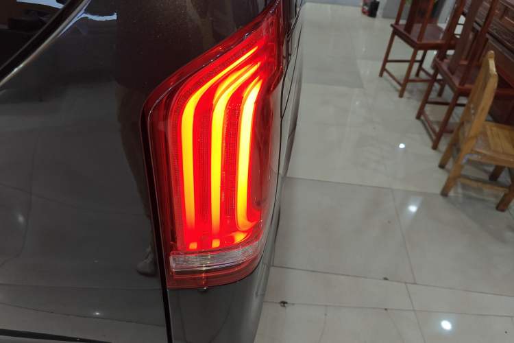 Used Mercedes-Benz V-Class 2021 V 260 Prestige Edition Exterior 3