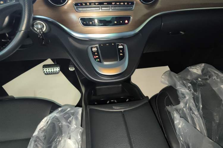 Used Mercedes-Benz V-Class 2021 V 260 L Long Wheelbase Prestige Edition Gear Lever
