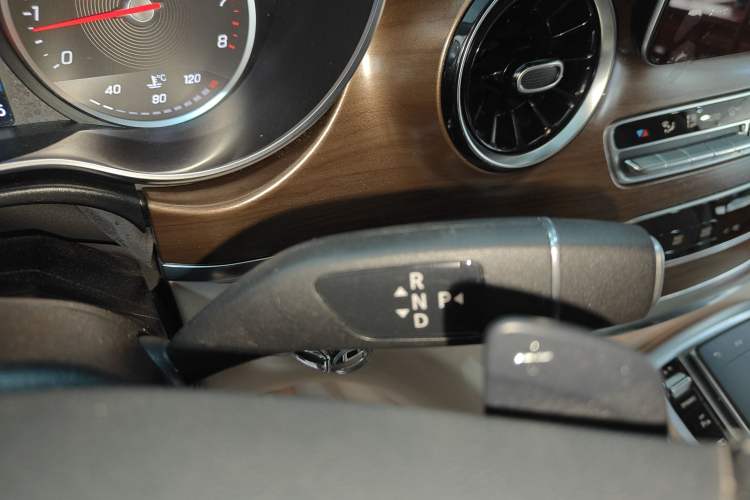 Used Mercedes-Benz V-Class 2021 V 260 Prestige Edition Gear Lever