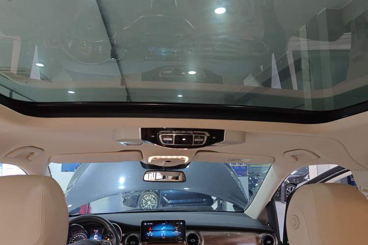 Used Mercedes-Benz V-Class 2021 V 260 Prestige Edition Headliner