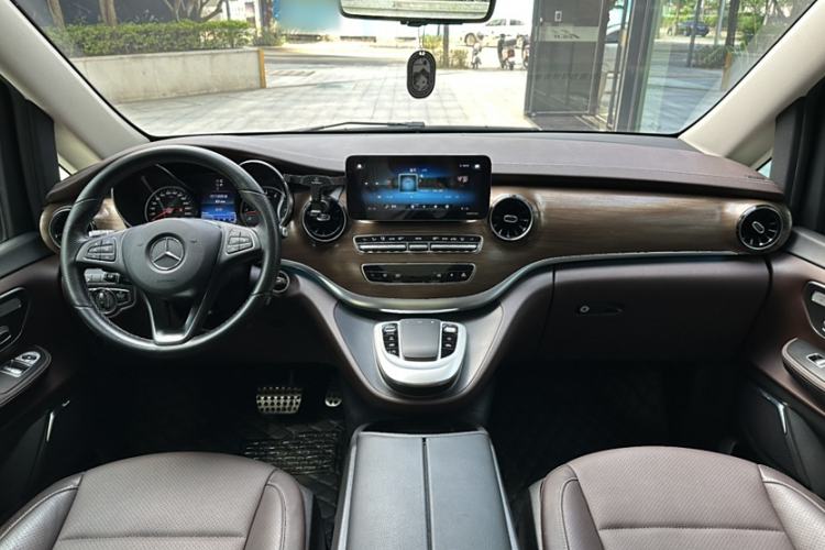 Used Mercedes-Benz V-Class 2021 V 260 L Long-wheelbase Luxury Edition Interior 1