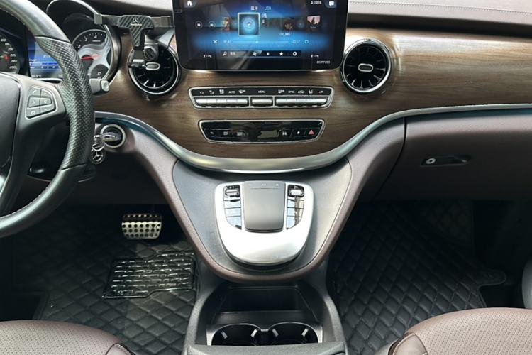 Used Mercedes-Benz V-Class 2021 V 260 L Long-wheelbase Luxury Edition Interior 3