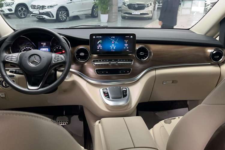 Used Mercedes-Benz V-Class 2021 V 260 L Long-wheelbase Luxury Edition Interior 3